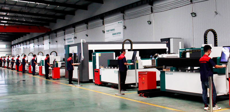 What are the requirements for the working environment of the fiber laser cutting machine?