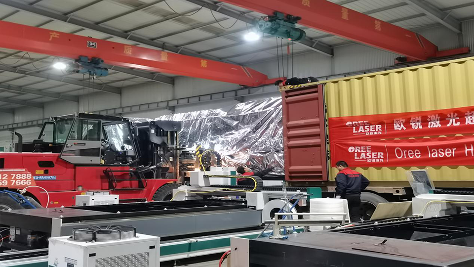 And spread the good news! Another super-long and heavy-duty three-chuck pipe cutting machine has been sent to overseas best-selling all over the world!(图2)