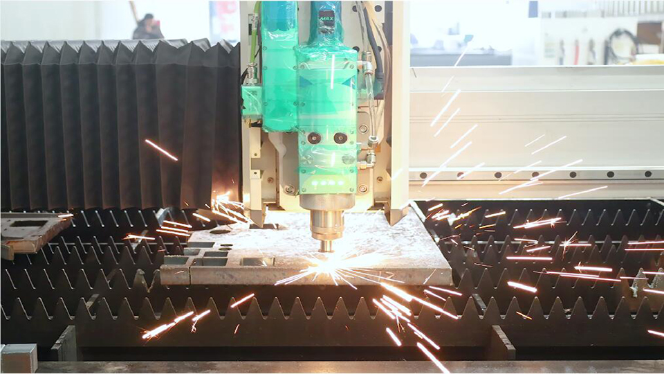 What are the advantages of laser cutting machine in sheet metal processing? (图1)